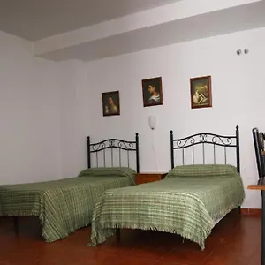 2* בית הארחה Alcazar